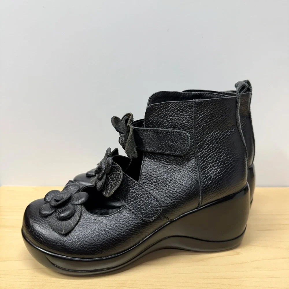 Black Chunky Platform Ankle Shoes, Euro Sz 40, Flower Applique‎ Straps No Brand